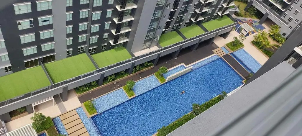 Bukit Rimau Instagrammable 2 Bedroom Apartment With Pool View up to 5 PAX