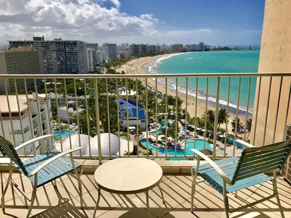 Isla Verde Modern Apartment with Pool