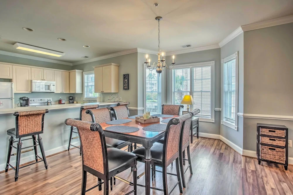 Chic Myrtle Beach Condo w/ Community Pool!