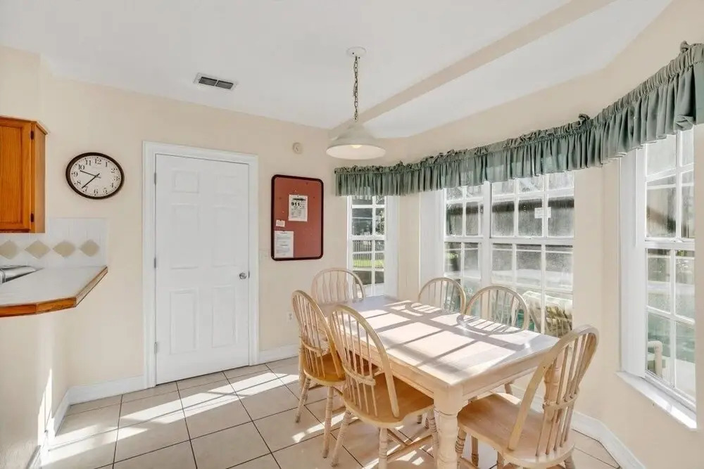 Gorgeous Floridian Style 5 Bed 3 Bath Pool Home 5 Bedroom Villa by Redawning