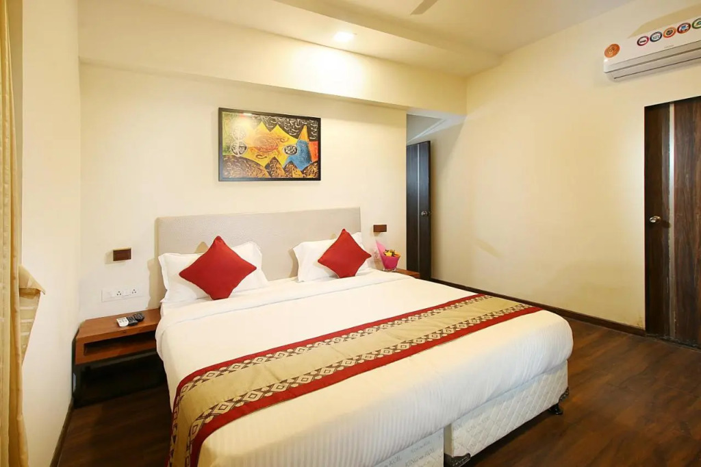 Mumbai House Luxury Apartments, Santacruz East