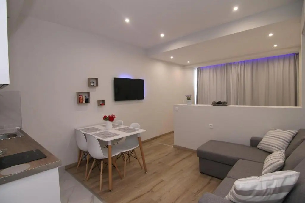 Lakones Deluxe Suites