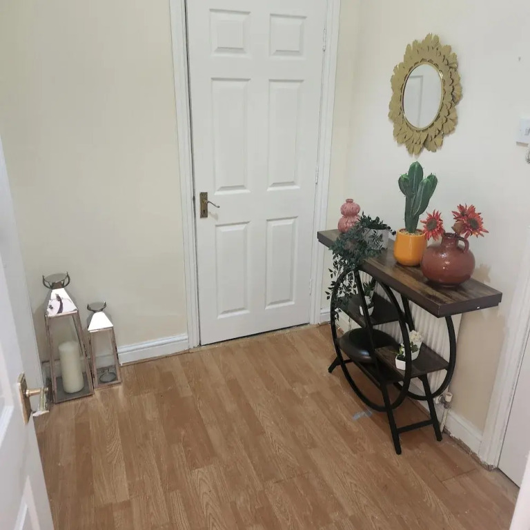 Tettenhall Road Retreat - Modern Apartment