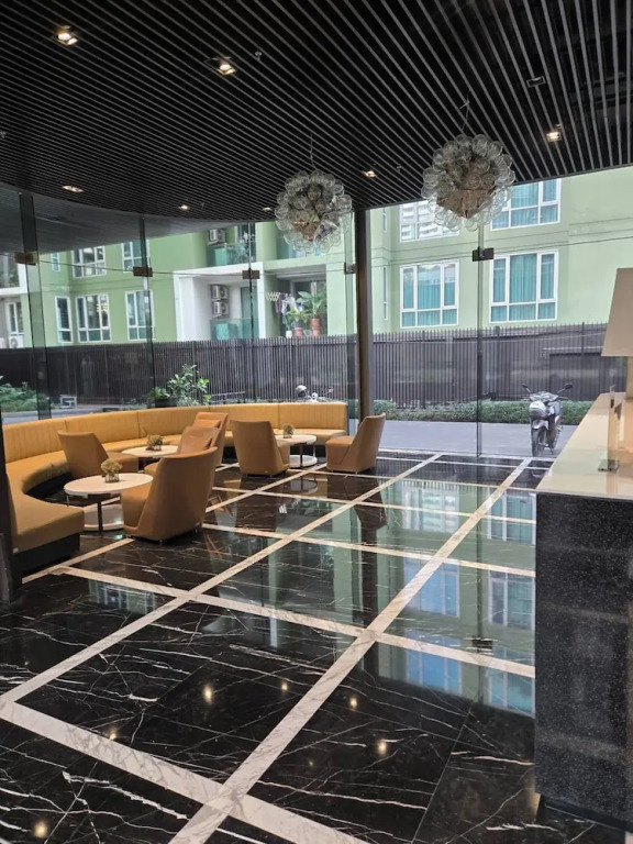 Charming 2 Bedroom Apartment in Heart of Phrom Phong