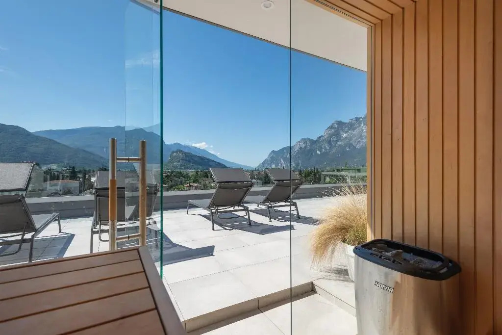 HOODY ACTIVE & HAPPINESS HOTEL