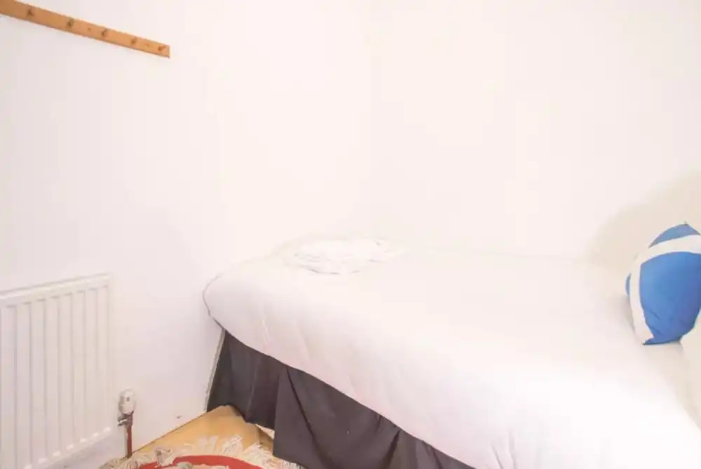 2 Bedroom Flat Near City Centre