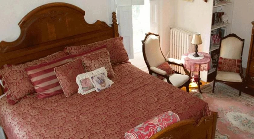 Historic Hill Inn