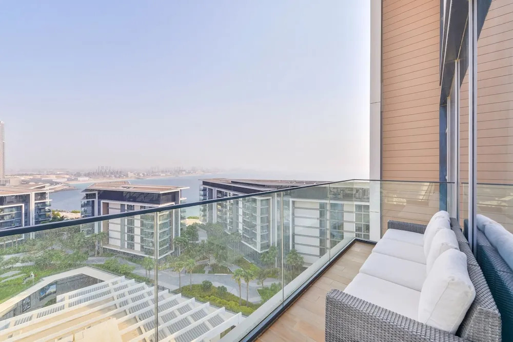 Spectacular 3BR plus 1 - DUBAI EYE view