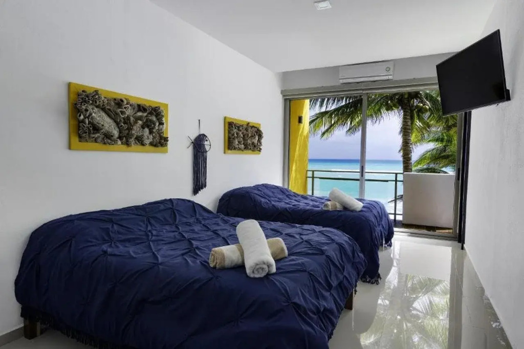Angelina 28 Beachfront and Family Apartments - Modern and Relaxing Long Stays - 20 min from Cancun Airport