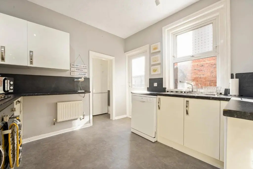 Family Friendly 3BR House w garden BBQ