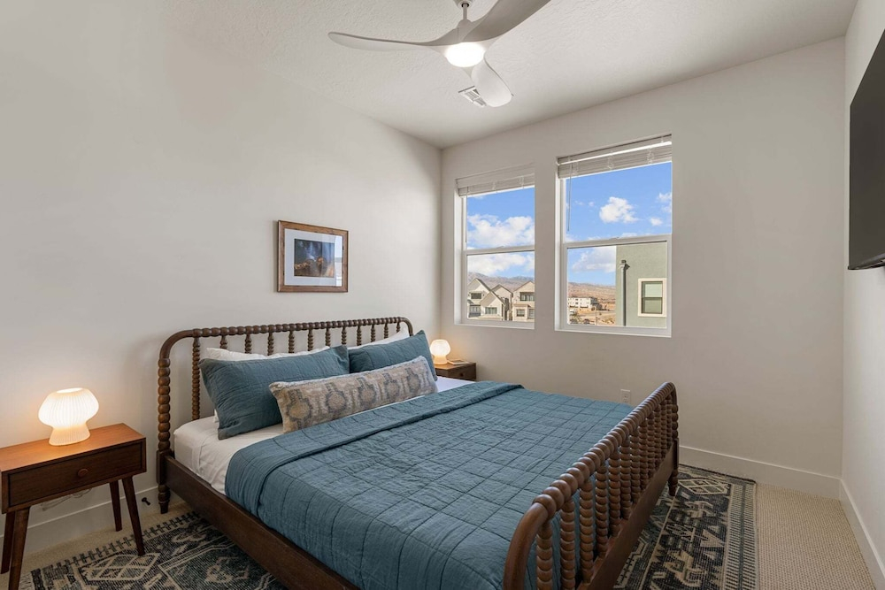 Into The Canyon 3 Bedroom Condo