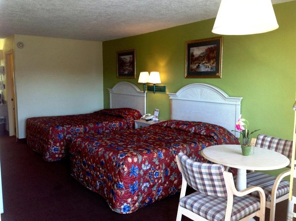 Holiday Terrace Inn - Pigeon Forge