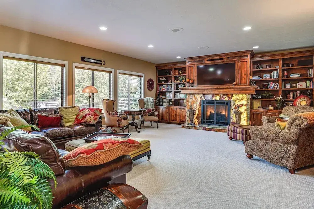 Elegant 6,300-sq-ft Family Home w/ Hot Tub in Orem