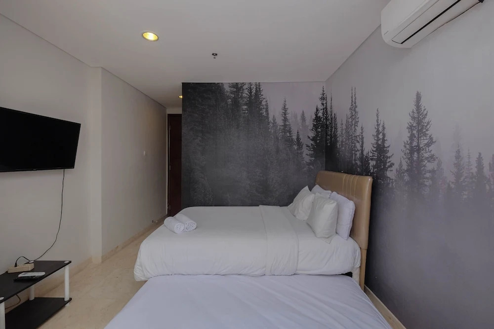 Luxury and Strategic 1BR Apartment at The Empyreal Epicentrum By Travelio