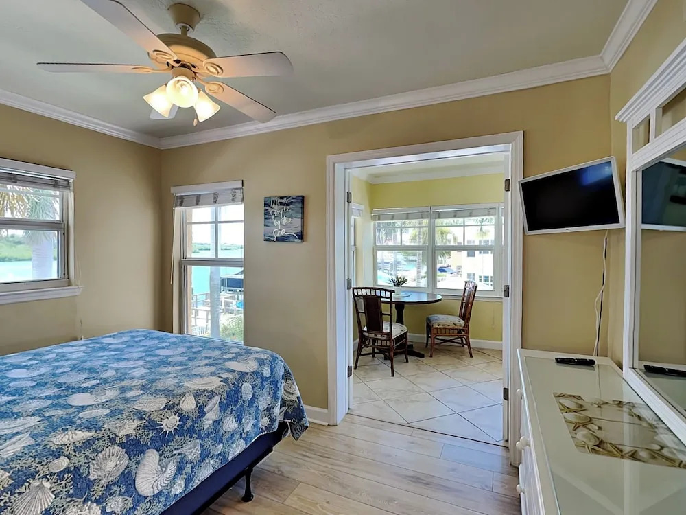 Barefoot Beach Resort B-201 by Distinctive Beach Rentals
