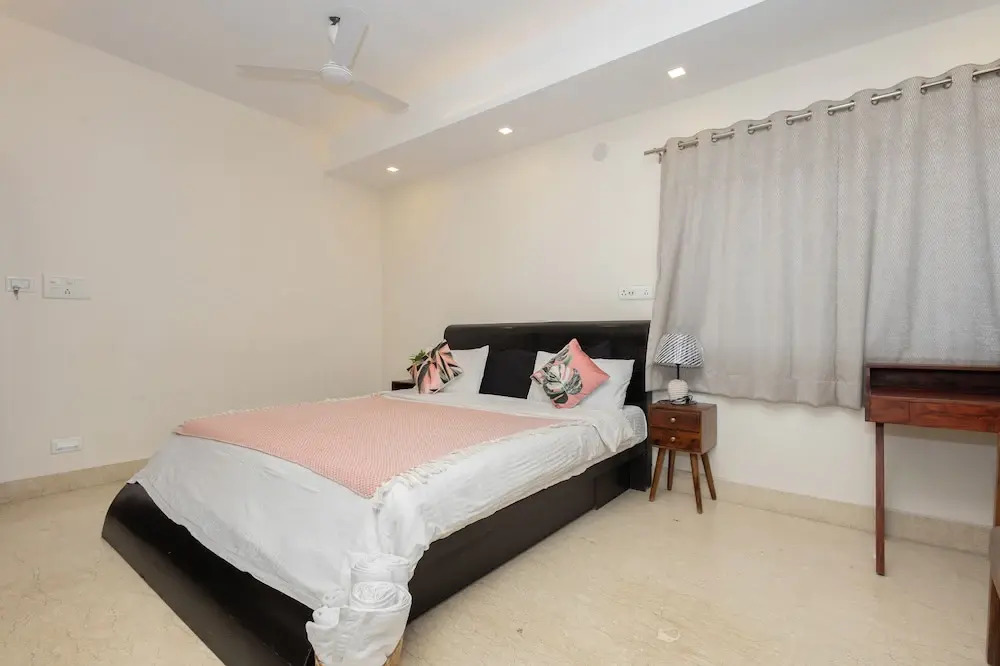 Lakeside Suites
