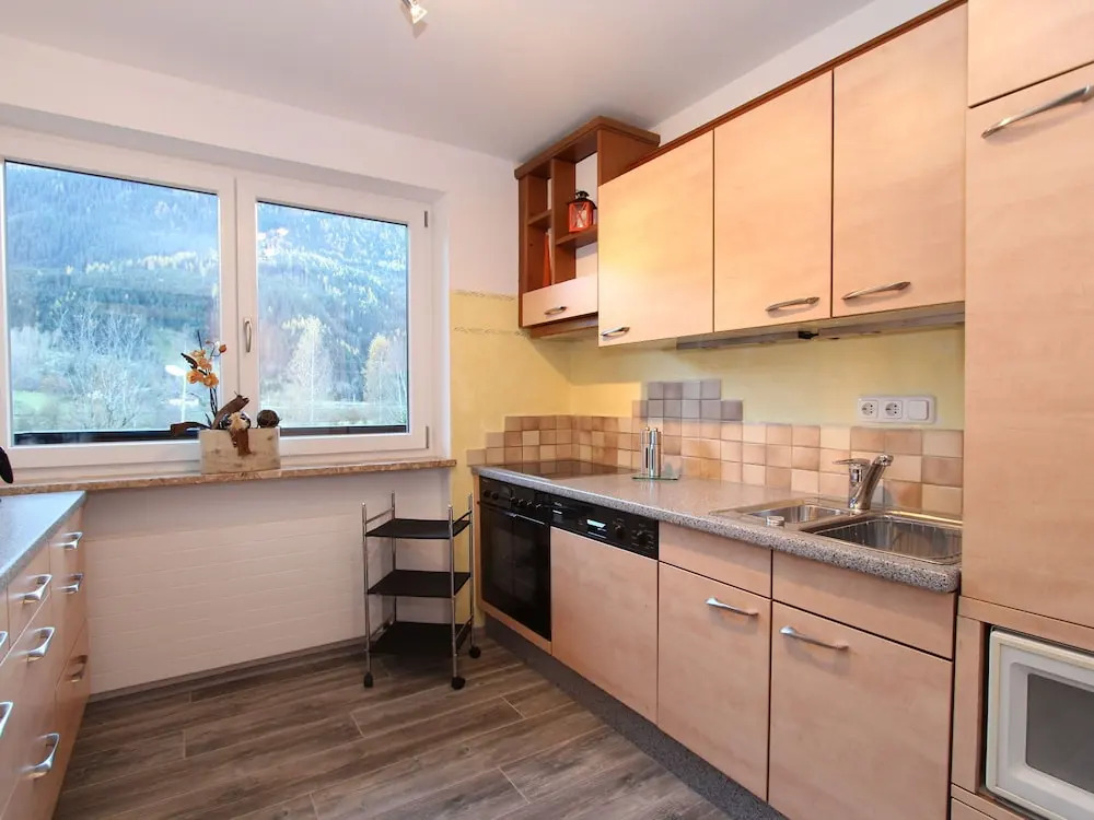 Quaint Apartment near Forest in Neukirchen am Großvenediger
