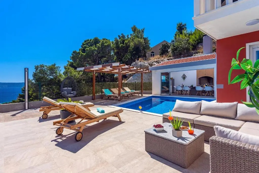 Villa Matan - only 200m from the sandy beaches, private 28m2 pool