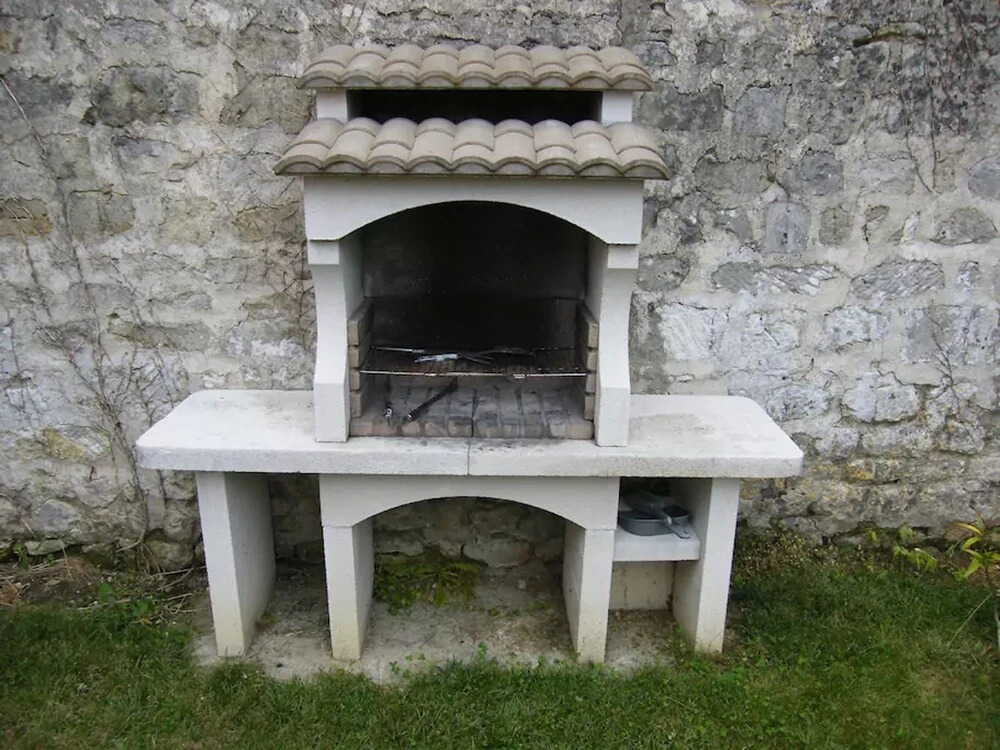 House With 2 Rooms in Jonzac, With Enclosed Garden and Wifi - 3 km Fro
