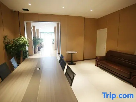 Kaiman Hotel (Jiujiang Lushan High-Speed Railway Station)