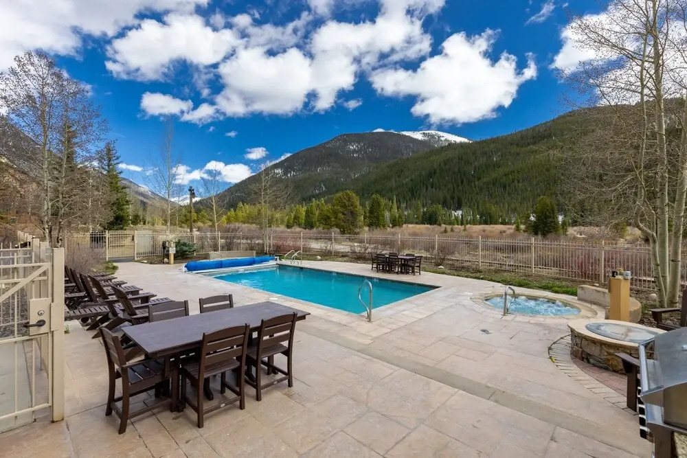 2300 Red Hawk Lodge 3 Bedroom Condo by RedAwning