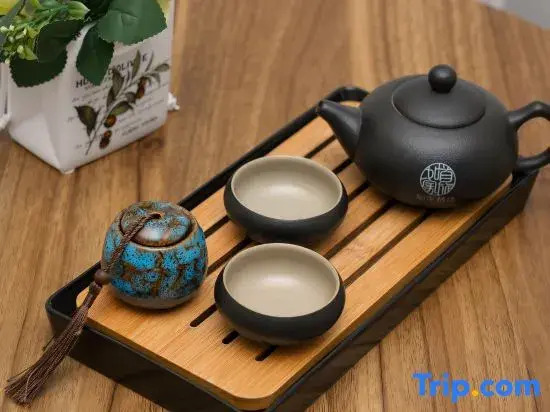 Homeinn Plus Hotel (Haikou Longhu Tianjie East Railway Station)