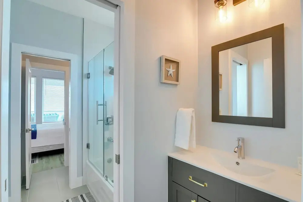 Steps to Beach: Vibrant House in Galveston!