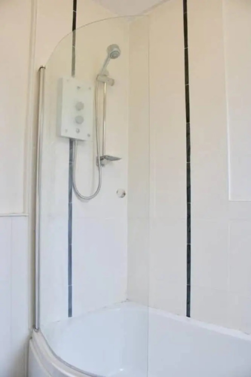 2 Bedroom Flat In Comely Bank