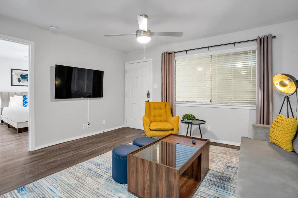 West University- 2BR- Parking- WiFi