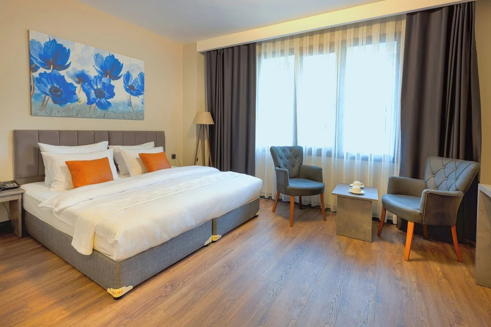 GRANDROYAL HOTEL
