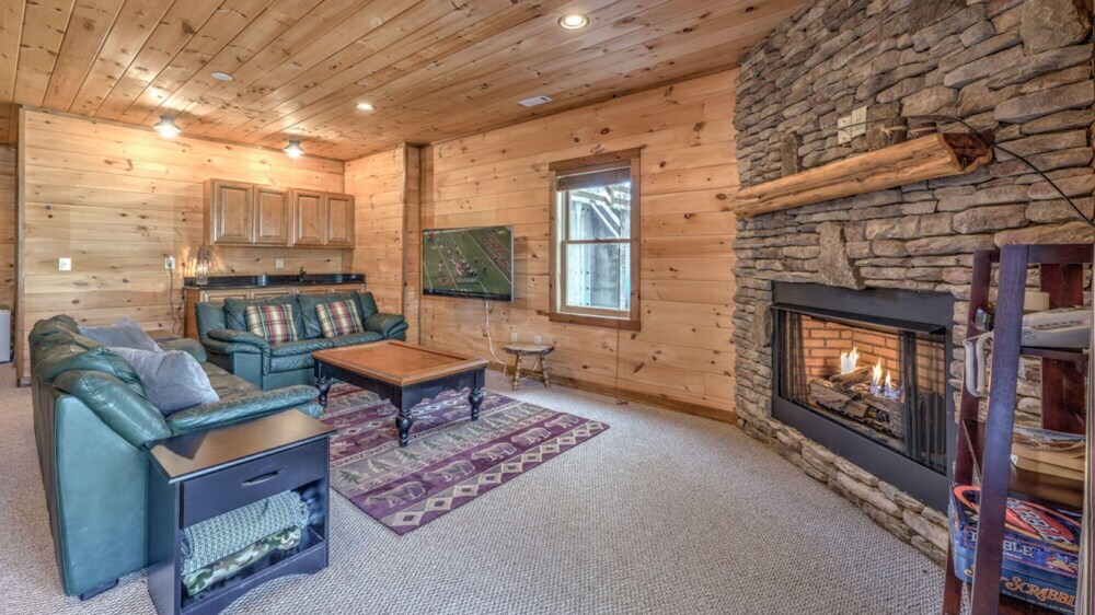 Lazy Dayz Getaway by Escape to Blue Ridge