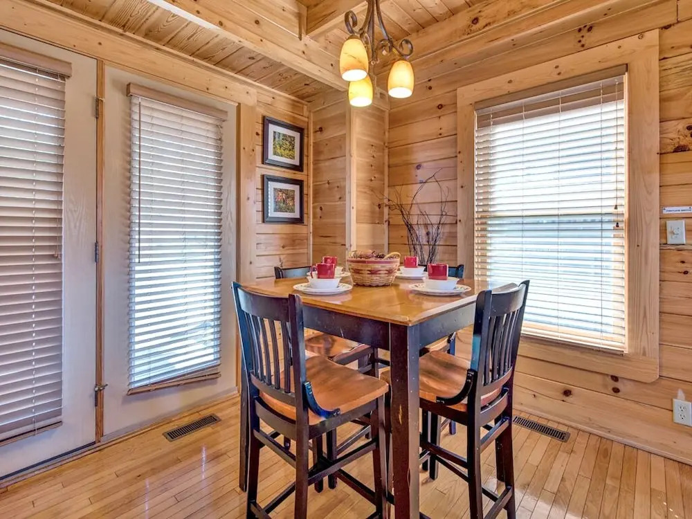 Misty Mountain Hideaway - Three Bedroom Cabin