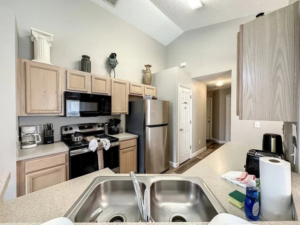 4 Bed 3 Bath In A Gated Community With Pool 4 Bedroom Villa by RedAwning