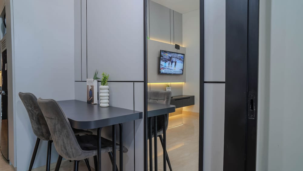 Urban Grey 1Br At Sudirman Suites Apartment