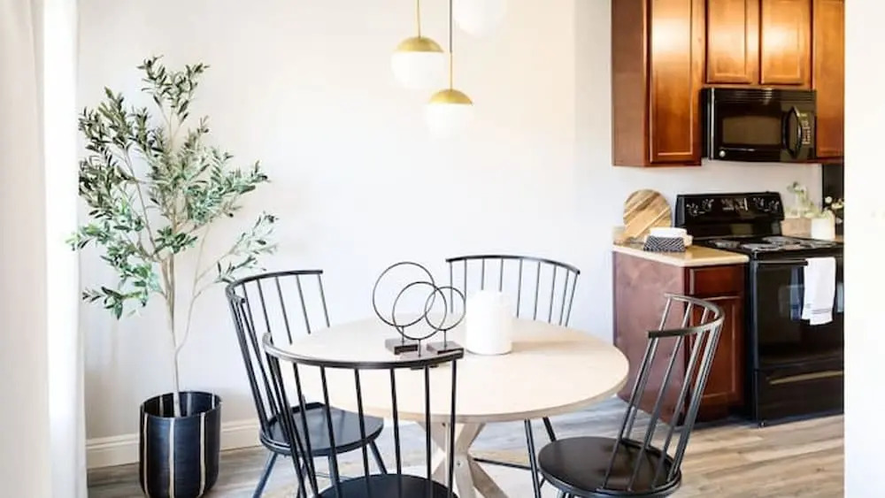 Stylish Old Town 2 Bdrm Ground Floor Condo