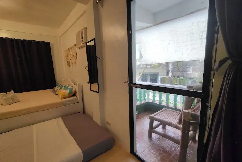 Lazy Daze Hometel Boracay