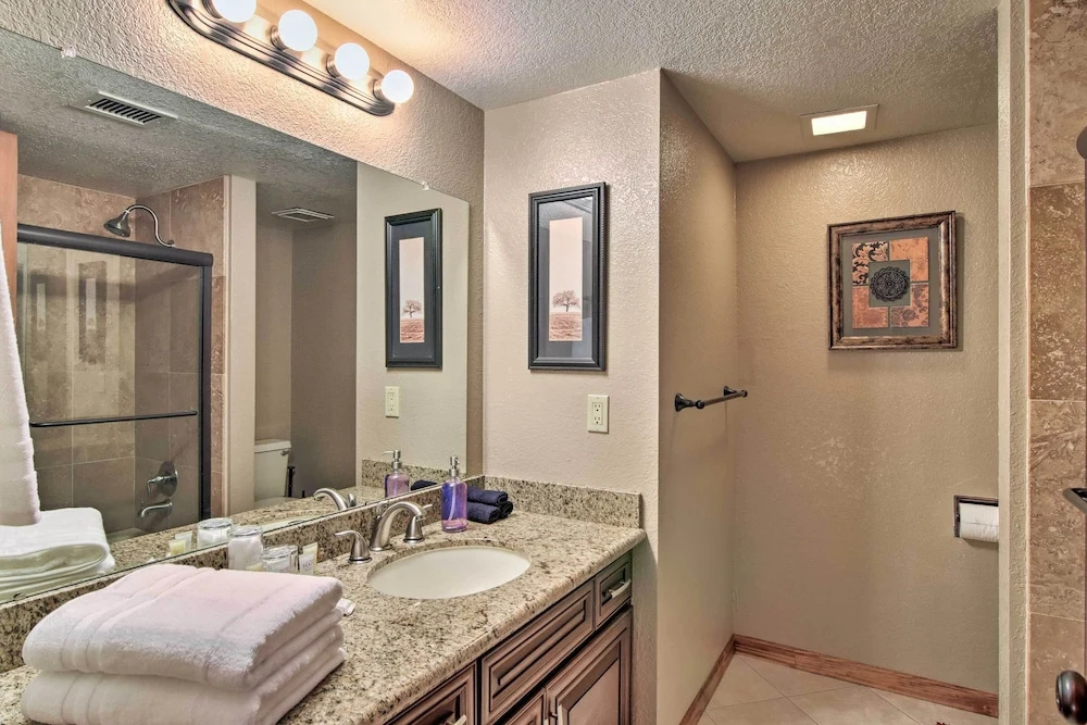 Pool, Bar & Game Room: Red Mountain Mesa Oasis
