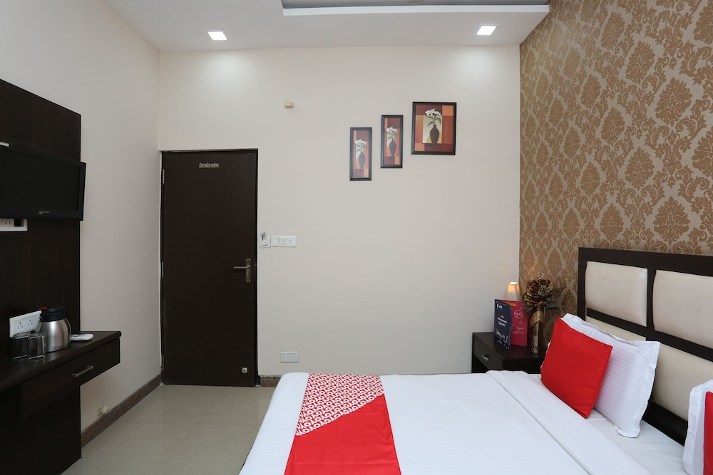 OYO 12479 Hotel city shine
