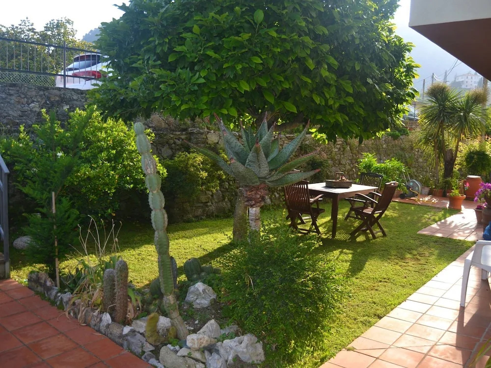 Valley View Apartment in Ameglia near Historical Center with Garden