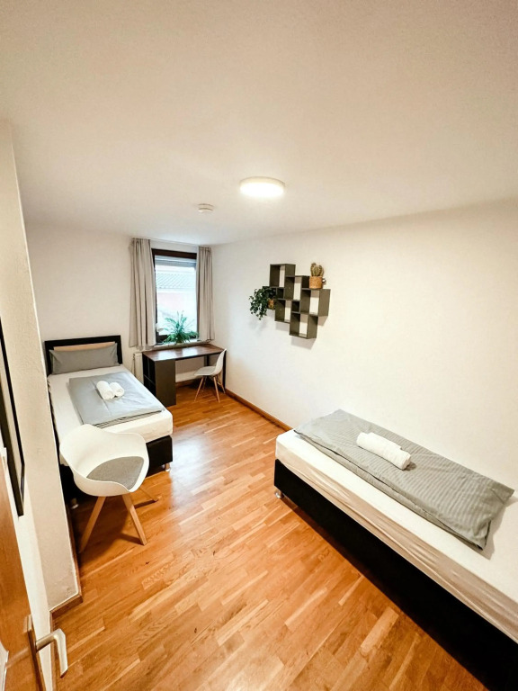 Suiteable Living - Boardinghaus mit Parkplätzen, WLAN und Waschraum