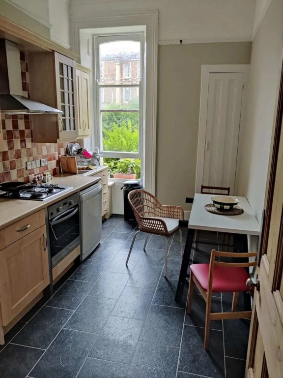Serene 2 Bedroom Apartment in Clifton