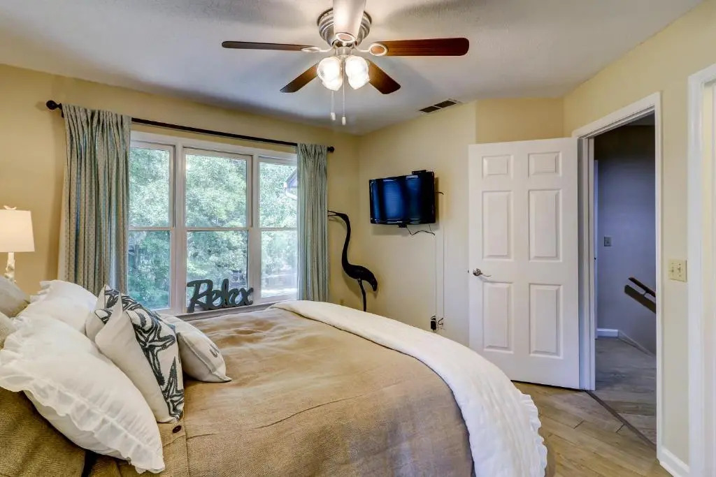 6 Ocean Breeze 3 BR Forest Beach Condo