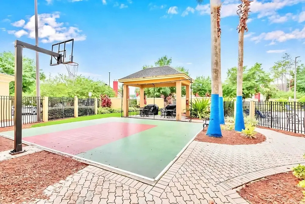 Inviting 1 Bedroom Apartment w Pool Near Disney