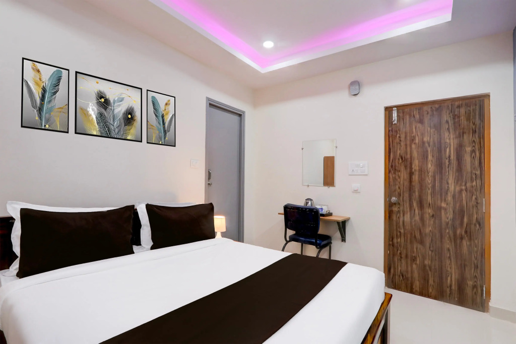 Super Townhouse Nanak Ram Guda Near WaveRock SEZ