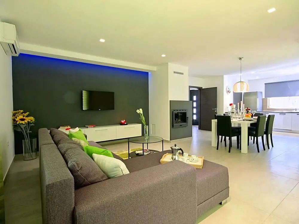 Gorgeous Villa in Belavici With Swimming Pool