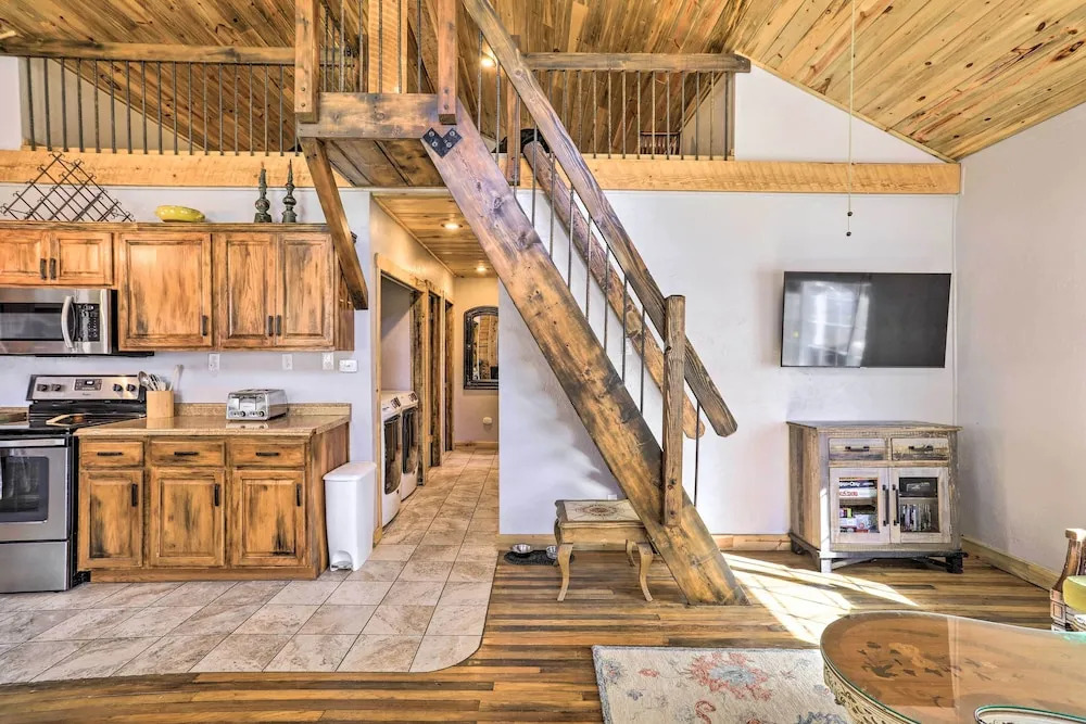 Tasteful Log Cabin Retreat on Lake Pagosa!