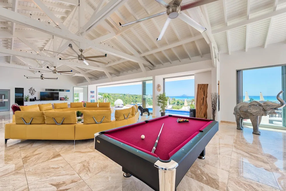 Swanky Caribbean Estate, Ocean Views, Heated Pool, AC, Free Wifi, Ping Pong, Pool Table