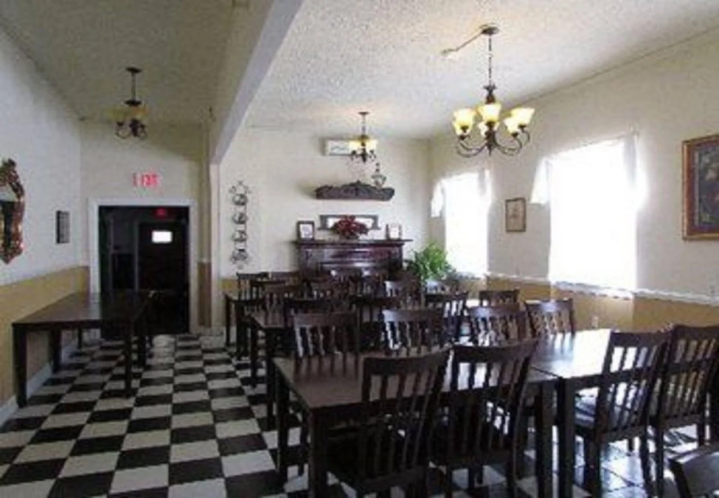 MacArthur Inn