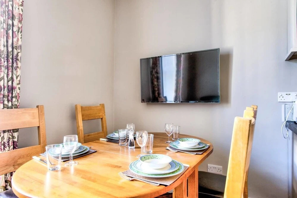 Beautifully Presented, Well Located, 2 bed apt