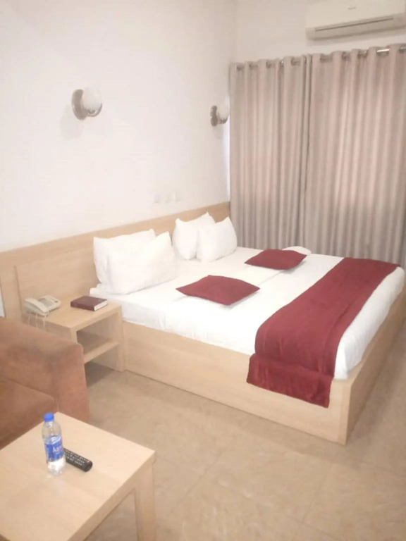 Ozom Hotel